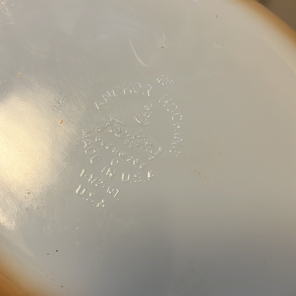 Fire King Peach Lustre Ovenware Bakeware Milk Glass Covered Casserole 1.5QT - Picture 4 of 4